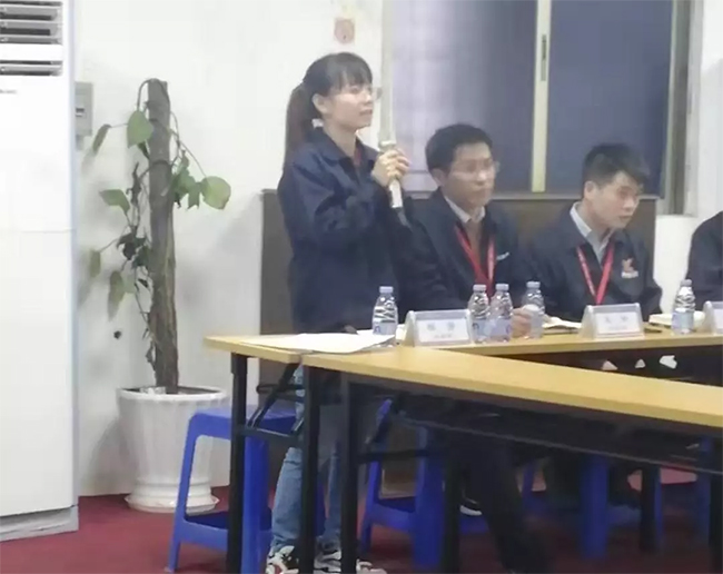 各部門負責人依次發(fā)言，介紹自己在管理中遇到的困惑，直面問題