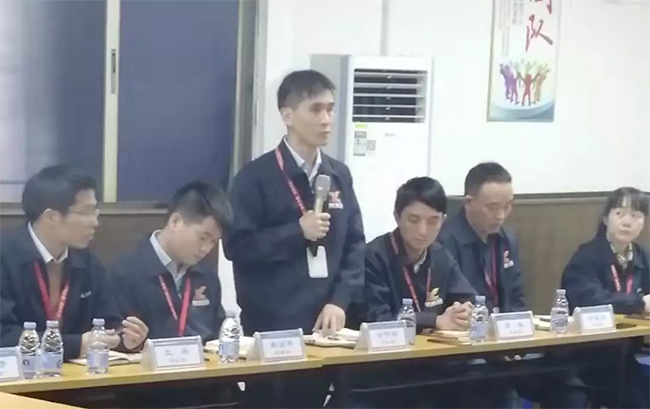 各部門負責人依次發(fā)言，介紹自己在管理中遇到的困惑，直面問題
