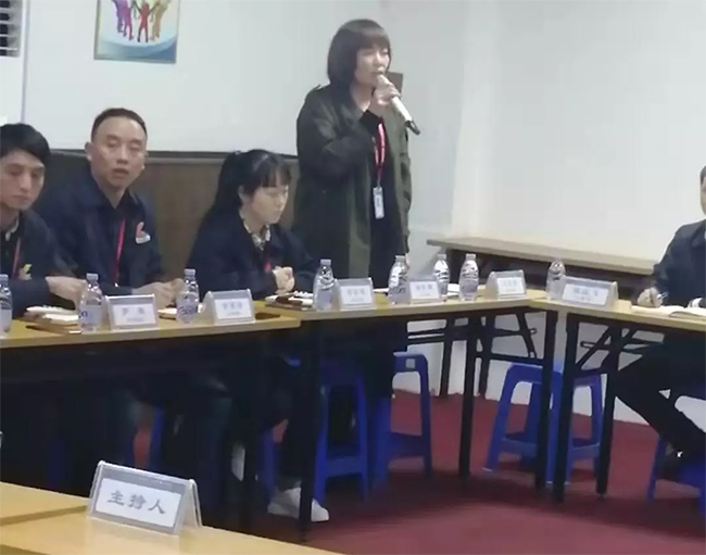 各部門負責人依次發(fā)言，介紹自己在管理中遇到的困惑，直面問題