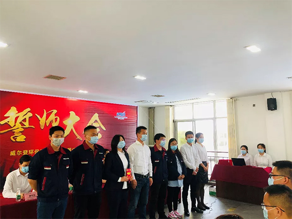劉總為采購準(zhǔn)交率攻關(guān)方案成員頒獎(jiǎng)